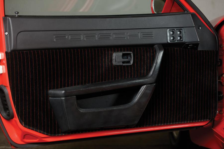 Детали интерьера Porsche 924 Carrera GTS (937) 1982 года  (фото 11 из 30)